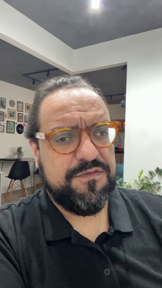 Thiago Kuin respondendo durante a live de 26/08/2026.