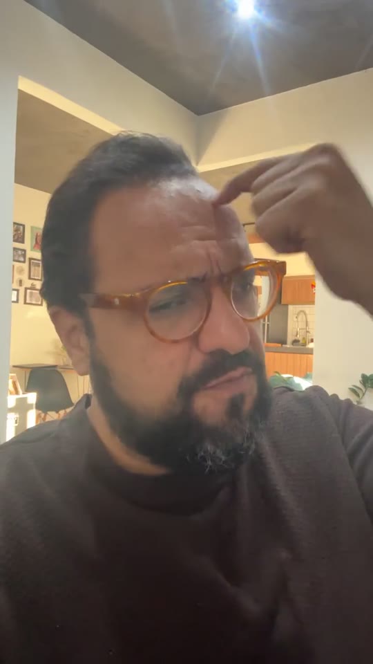 Thiago Kuin respondendo durante a live de 18/08/2026.