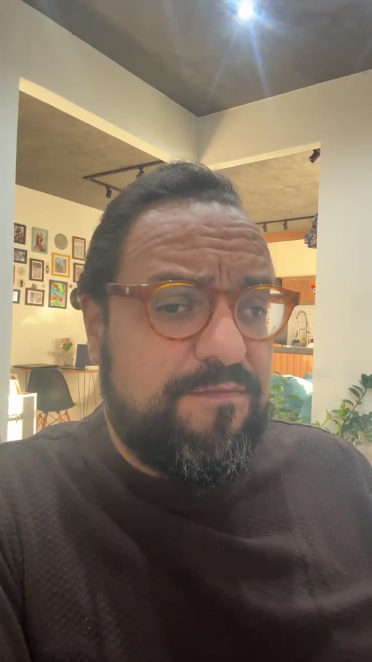 Thiago Kuin respondendo durante a live de 18/08/2026.