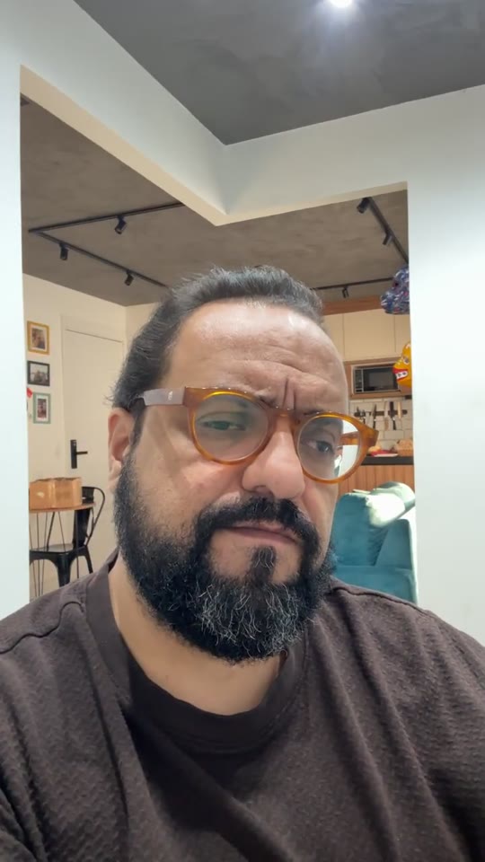 Thiago Kuin respondendo durante a live de 30/07/2026.