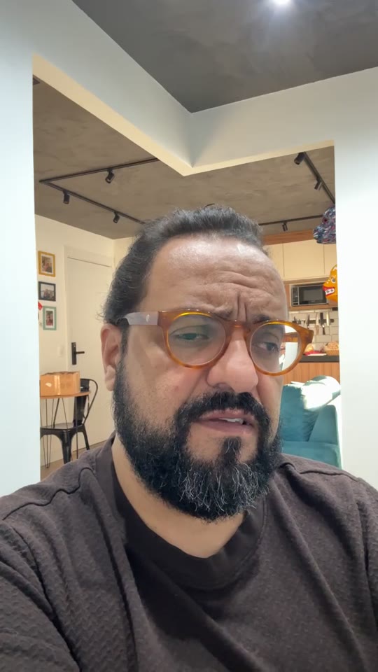 Thiago Kuin respondendo durante a live de 30/07/2026.