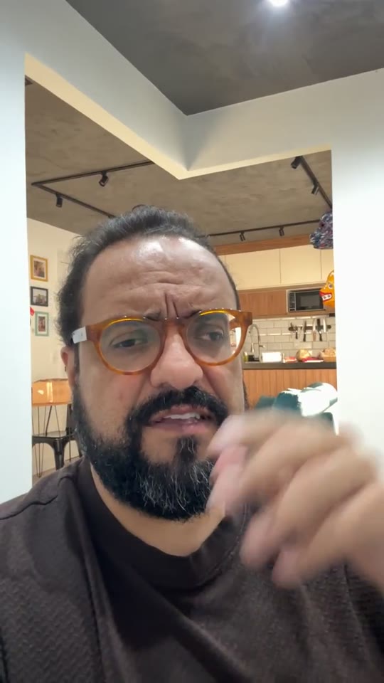 Thiago Kuin respondendo durante a live de 30/07/2026.