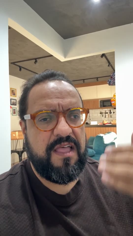 Thiago Kuin respondendo durante a live de 30/07/2026.