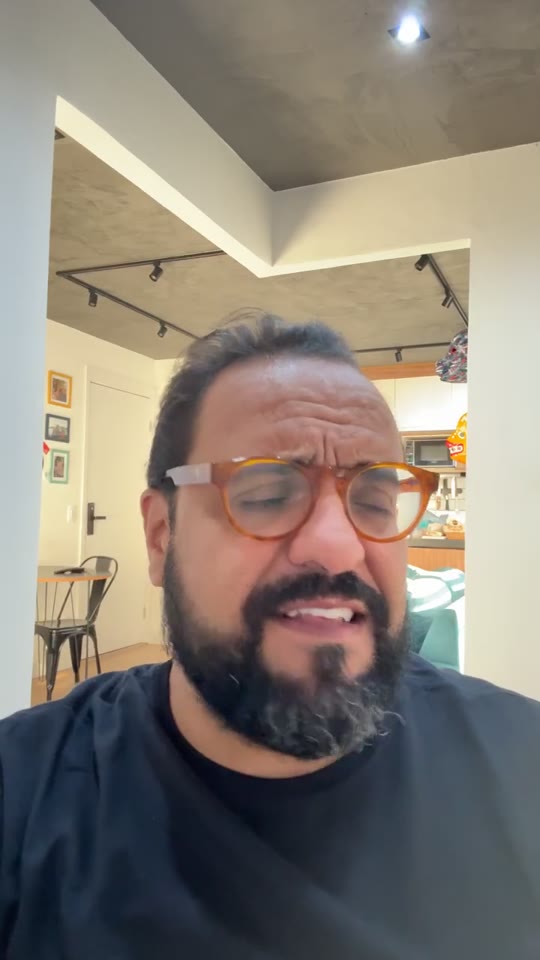 Thiago Kuin respondendo durante a live de 23/07/2026.