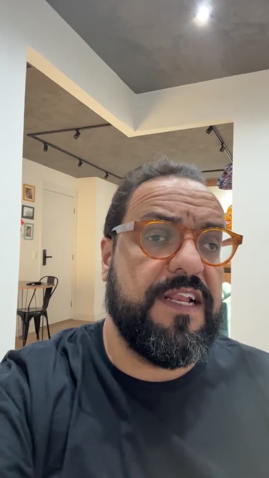 Thiago Kuin respondendo durante a live de 23/07/2026.