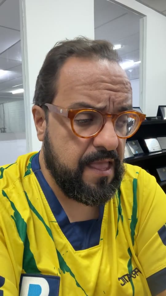 Thiago Kuin respondendo durante a live de 21/07/2026.