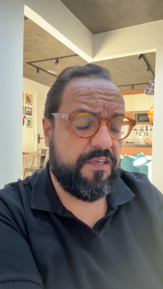 Thiago Kuin respondendo durante a live de 16/07/2026.