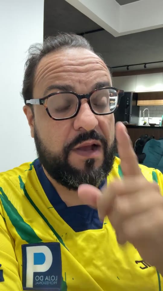 Thiago Kuin respondendo durante a live de 25/06/2026.