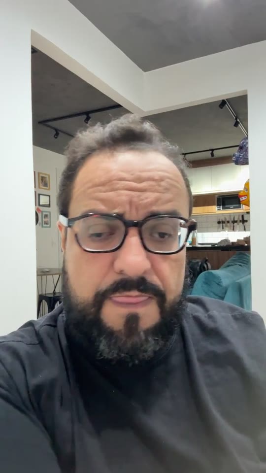 Thiago Kuin respondendo durante a live de 23/06/2026.