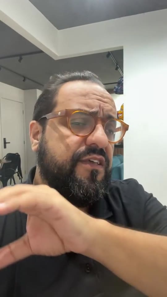 Thiago Kuin respondendo durante a live de 16/06/2026.