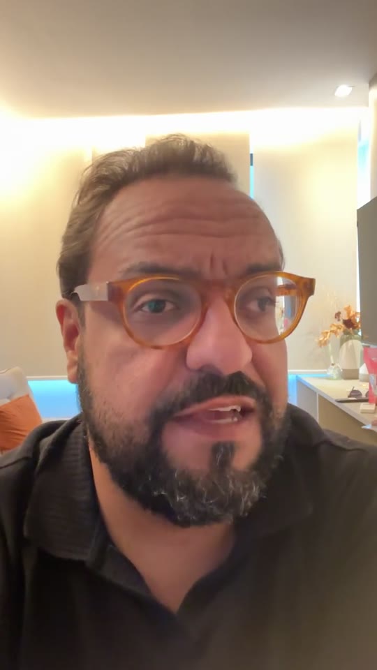 Thiago Kuin respondendo durante a live de 26/05/2026.