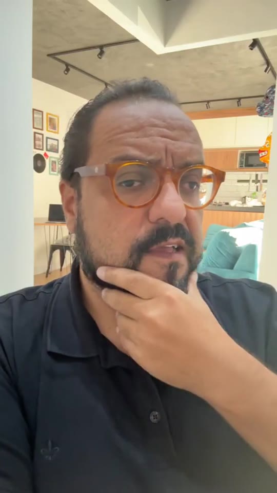 Thiago Kuin respondendo durante a live de 07/05/2026.