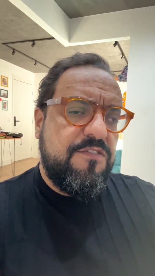 Thiago Kuin respondendo durante a live de 30/04/2026.