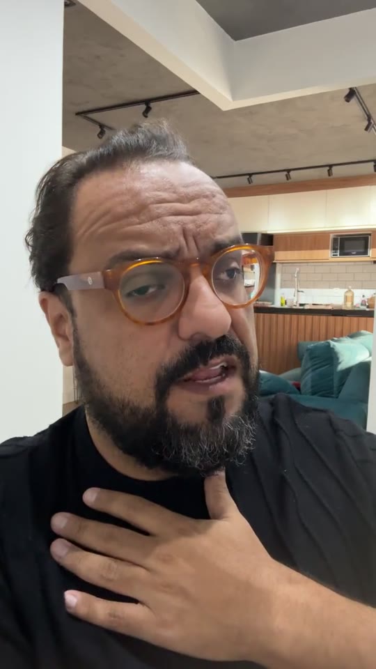 Thiago Kuin respondendo durante a live de 23/04/2026.