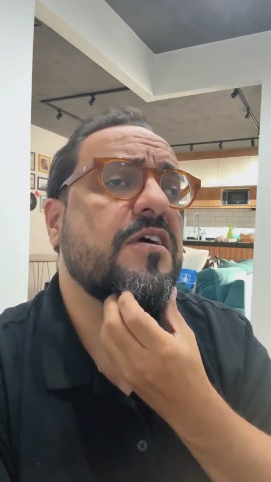 Thiago Kuin respondendo durante a live de 14/04/2026.