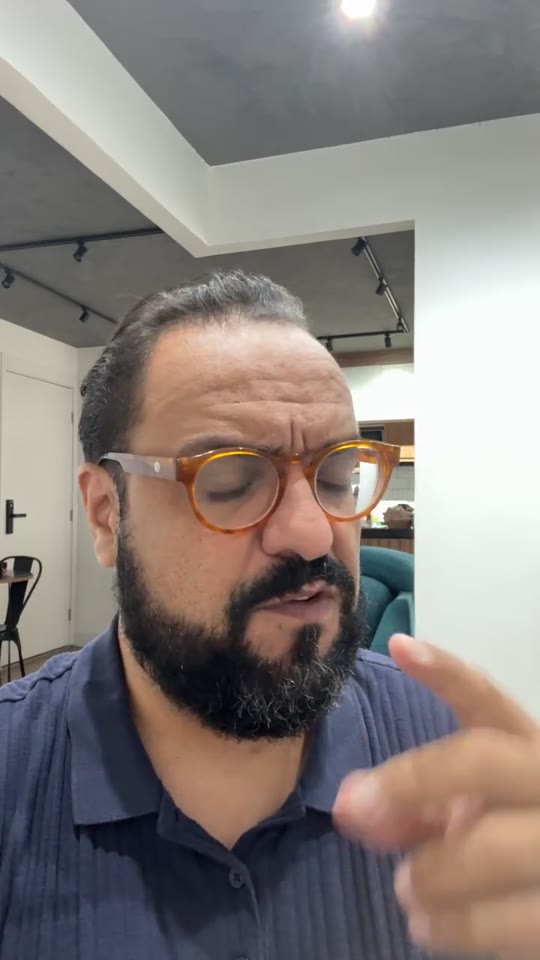 Thiago Kuin respondendo durante a live de 19/03/2026.