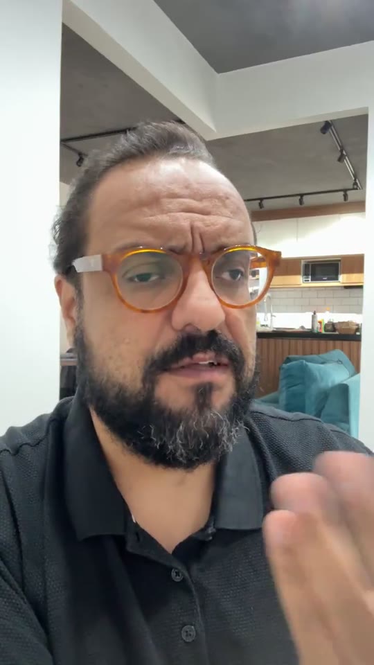 Thiago Kuin respondendo durante a live de 03/03/2026.