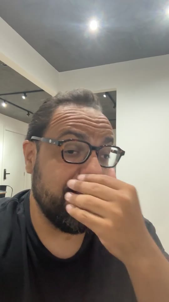 Thiago Kuin respondendo durante a live de 10/02/2026.