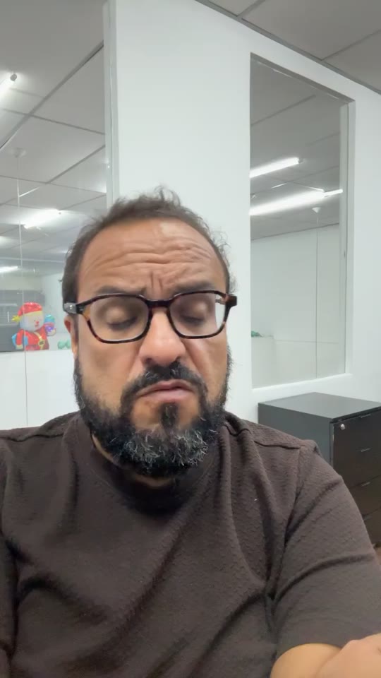 Thiago Kuin respondendo durante a live de 09/12/2025.