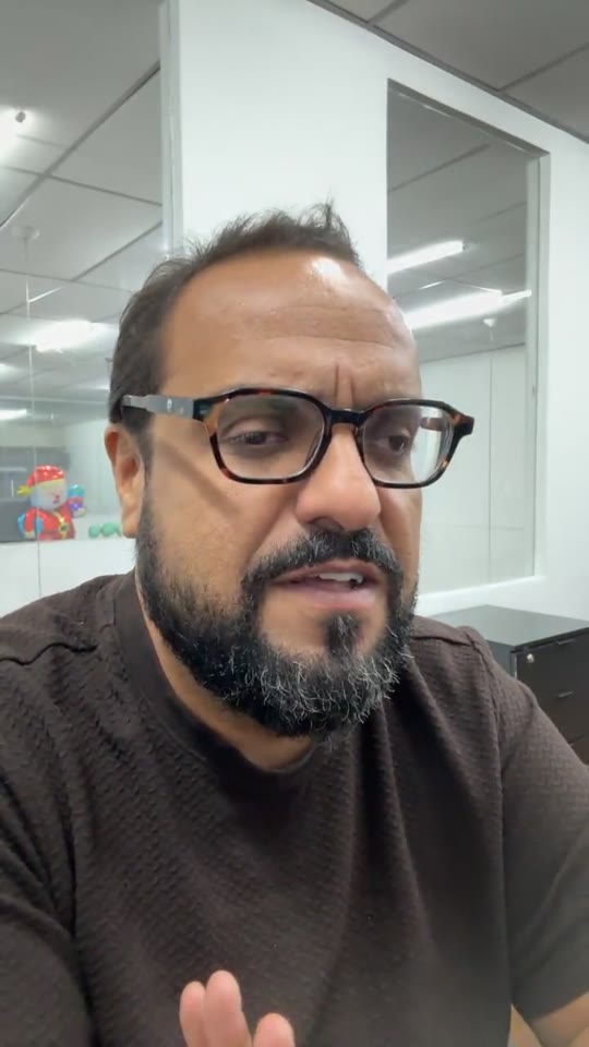 Thiago Kuin respondendo durante a live de 09/12/2025.