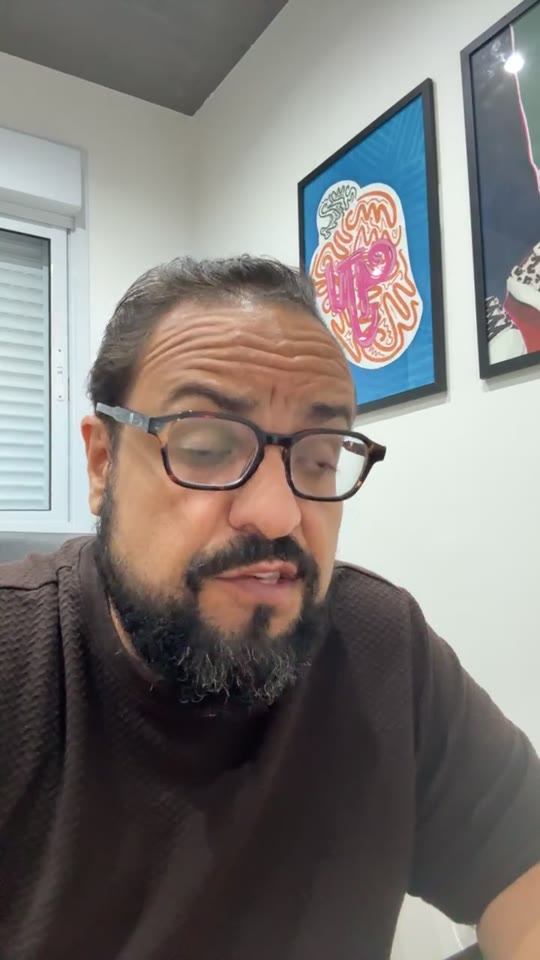 Thiago Kuin respondendo durante a live de 11/09/2025.