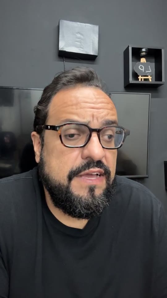 Thiago Kuin respondendo durante a live de 09/09/2025.