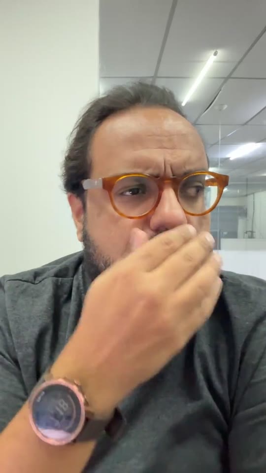 Thiago Kuin respondendo à pergunta na live do Instagram.