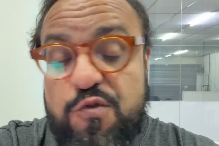 Thiago Kuin respondendo à pergunta que originou este artigo, em live no Instagram.