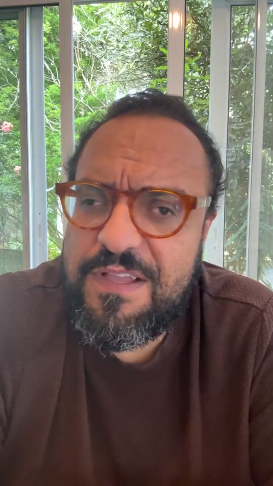 Thiago Kuin respondendo à pergunta na live do Instagram.